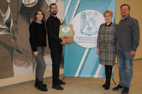 Преподаватели Каменского музыкального колледжа выступили с концертом перед военными
