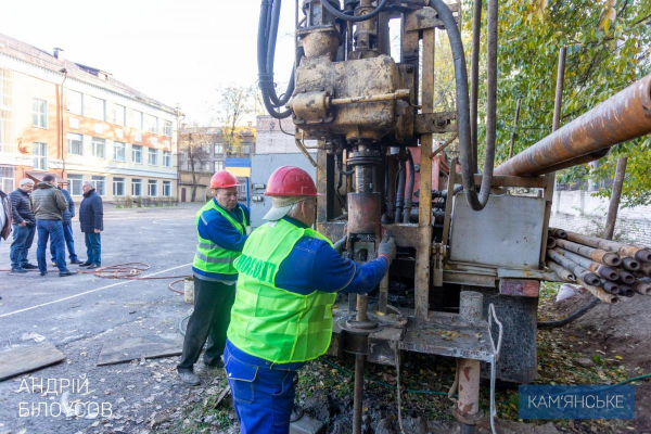 В Каменском приступили к строительству скважин