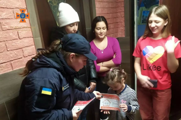 В Каменском районе провели профилактическую беседу с жителями домов семейного типа В Каменском районе провели профилактическую беседу с жителями домов семейного типа