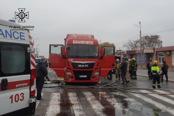 На Днепропетровщине во время движения загорелся грузовик