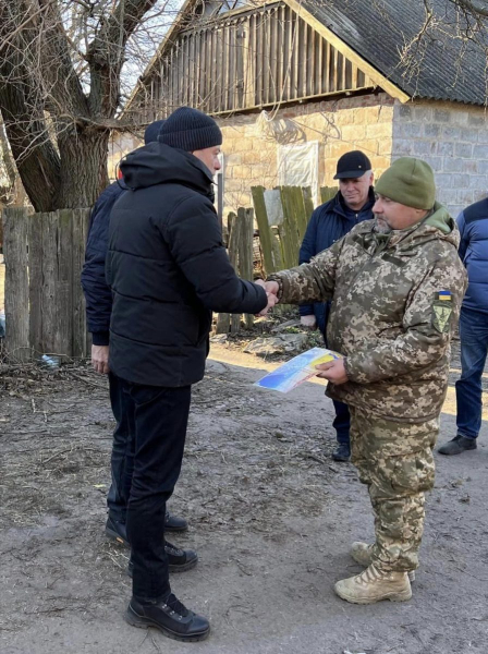 Руководители города и района посетили каменских теробороновцев
