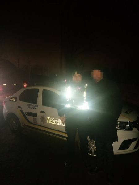 У Кривому Розі п'яний чоловік йшов вулицею з пістолетом і погрожував автівкам
