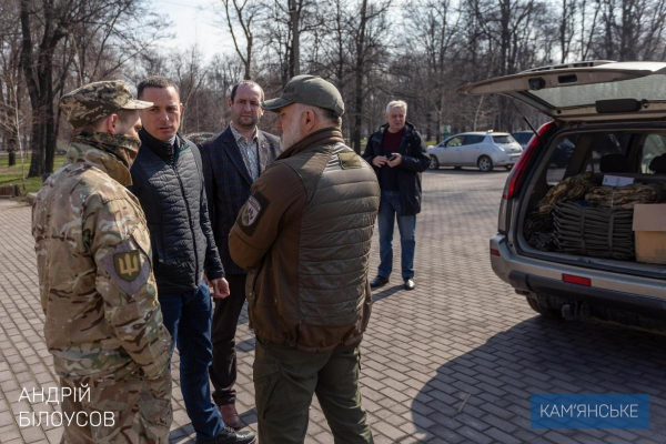 В Каменском передали автомобиль для спецподразделения ВСУ