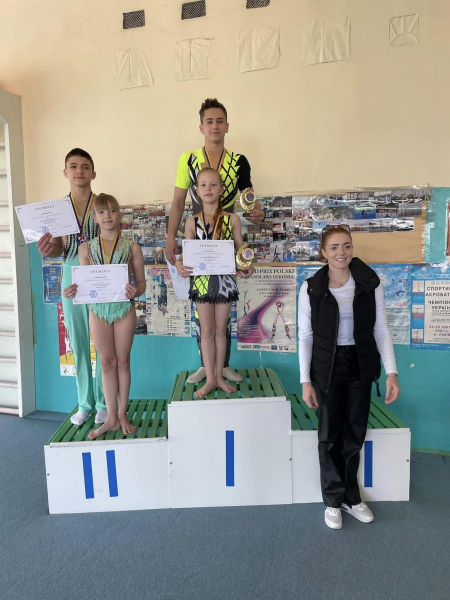 Успех юных акробатов Каменского на чемпионате в Луцке: 4 золотых, 9 серебряных и 10 бронзовых медалей