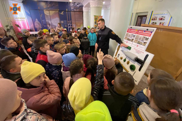 Спасатели Каменского присоединились к проведению "Дня гражданской защиты"