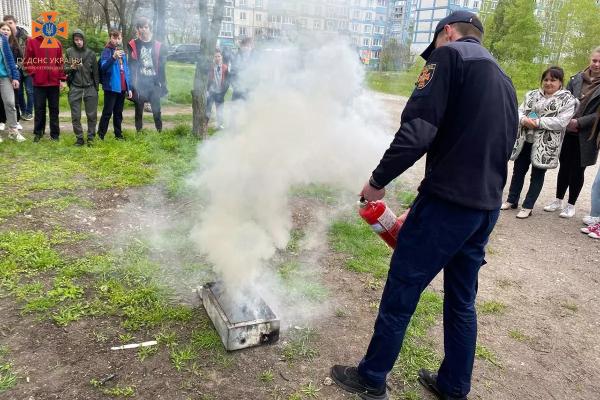 Каменские спасатели присоединились к проведению мероприятий в рамках &laquo;Дня гражданской защиты&raquo;
