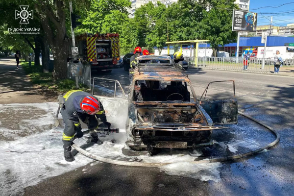 У Дніпрі на Робочій під час руху зайнявся&nbsp;ВАЗ
