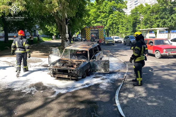 У Дніпрі на Робочій під час руху зайнявся&nbsp;ВАЗ
