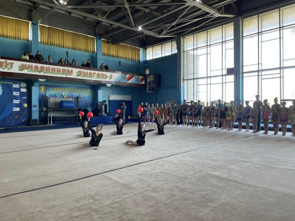 В Каменском принимали областной Чемпионат по спортивной акробатике