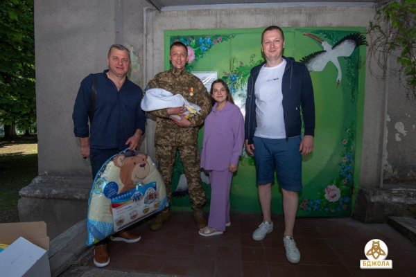 У Кам'янському ветерана війни привітали з народженням дитини

