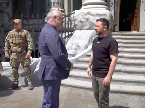 В Киев приехал президент Эстонии. Зеленский поблагодарил его за "быструю и большую" помощь Украине В Киев приехал президент Эстонии. Зеленский поблагодарил его за "быструю и большую" помощь Украине