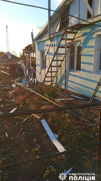 На Нікопольщині правоохоронці встановлюють наслідки ворожих обстрілів