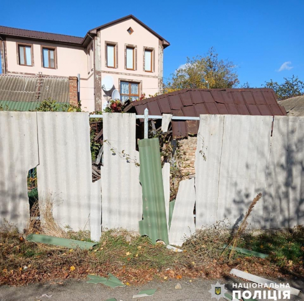 На Нікопольщині правоохоронці встановлюють наслідки ворожих обстрілів