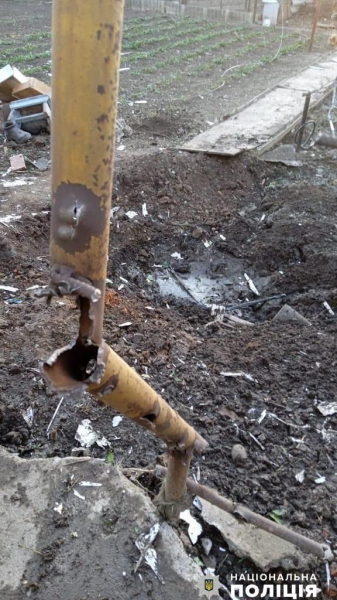 На Нікопольщині правоохоронці встановлюють наслідки ворожих обстрілів