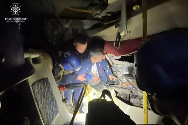 У Нікополі автобус в&rsquo;їхав у приватний будинок