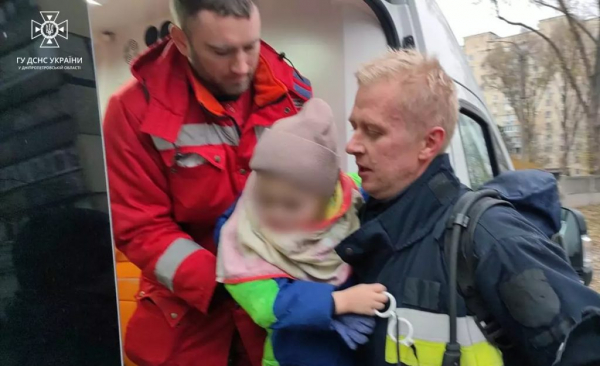 У Дніпрі під час пожежі в багатоповерхівці врятували п&rsquo;ять людей
