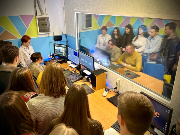 Городскую информационную службу посетили представители Центра молодежных инициатив Каменского