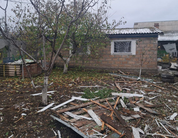 Ворог спрямував на Нікополь два дрони-камікадзе та двічі атакував місто з важкої артилерії
