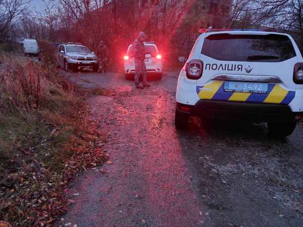 У Камянському з приміщення бази АТЦ намагалися вкрасти смолу