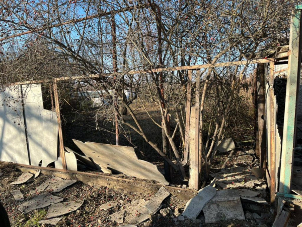 Десятки артилерійських снарядів та дрони-камікадзе: ворог атакував Нікопольщину 7 разів за день