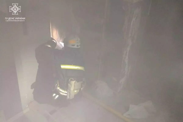 У Дніпрі на пожежі врятували літнього чоловіка