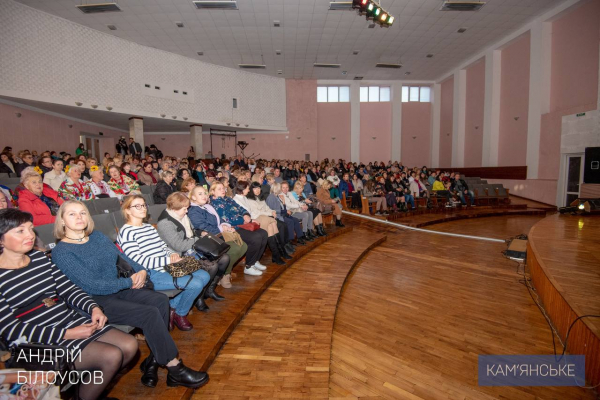 Ко дню профессионального праздника городской голова поздравил работников социальной сферы Каменского