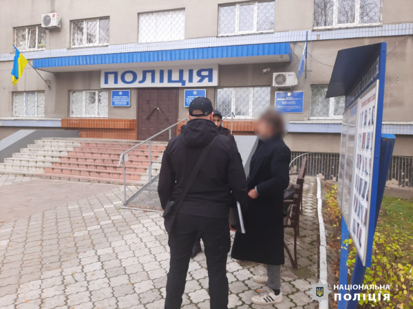 Хотів, щоб вони &laquo;подихали, подивились світ&raquo;: безробітній харківʼянин пошкодив сокирою кам&rsquo;яних баб ХІ-ХІІ ст. н. е.
