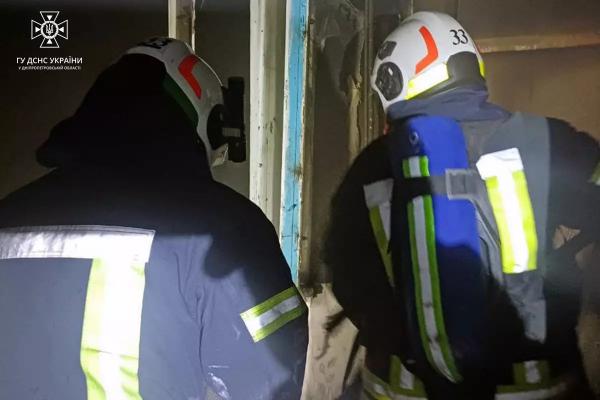 На Днепропетровщине пожарные спасли пожилую женщину из горящей квартиры