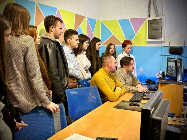 Городскую информационную службу посетили представители Центра молодежных инициатив Каменского