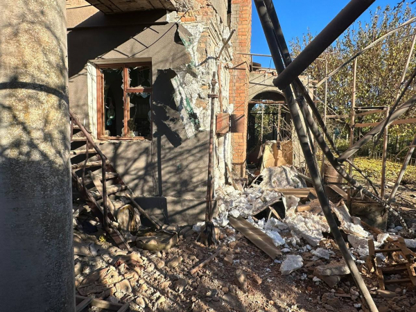 Ворог бив по Нікопольщині з артилерії та атакував дронами-камікадзе, постраждала жінка