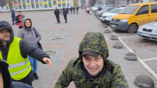 Стало відомо, скільки платять учасникам політичного мітингу біля міськради у Кам&rsquo;янському