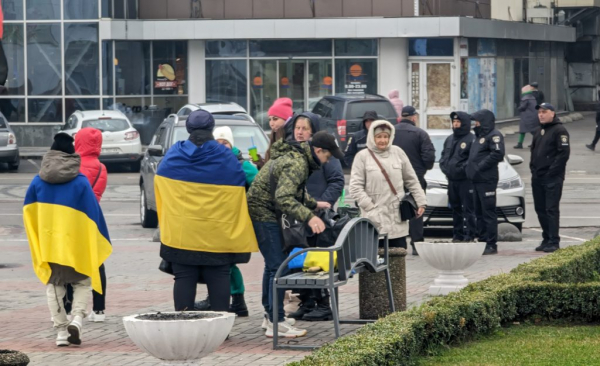 Стало відомо, скільки платять учасникам політичного мітингу біля міськради у Кам&rsquo;янському