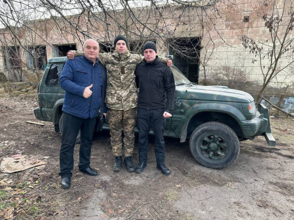 У День Збройних Сил України влада Кам&rsquo;янського відвезла авто та необхідні речі нашим захисникам
