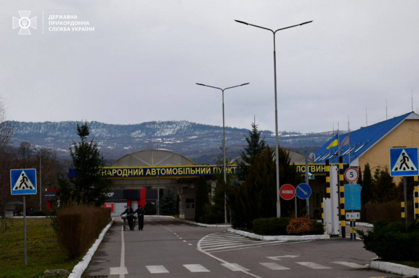 Мешканці Дніпра та Кривого Рогу намагалися перетнути кордон за підробленими документами Мешканці Дніпра та Кривого Рогу намагалися перетнути кордон за підробленими документами