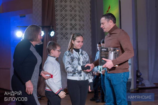 У Кам&rsquo;янському понад 500 дітей взяли участь у святкових заходах та казкових виставах