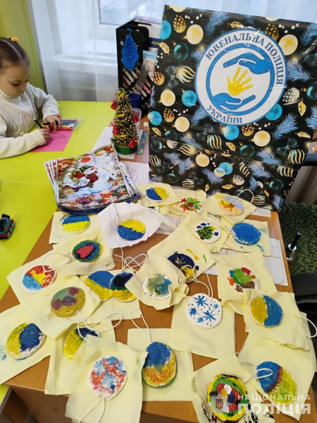 Юные каменчане подготовили рождественские подарки для защитников