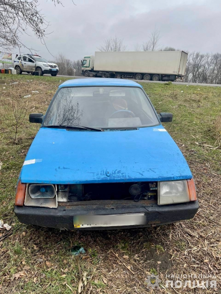Под Каменским мужчина воровал горючее из автомобилей