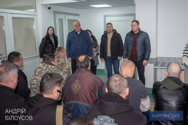 Мер Кам’янського відвідав військовослужбовців у медичних закладах Мер Кам’янського відвідав військовослужбовців у медичних закладах