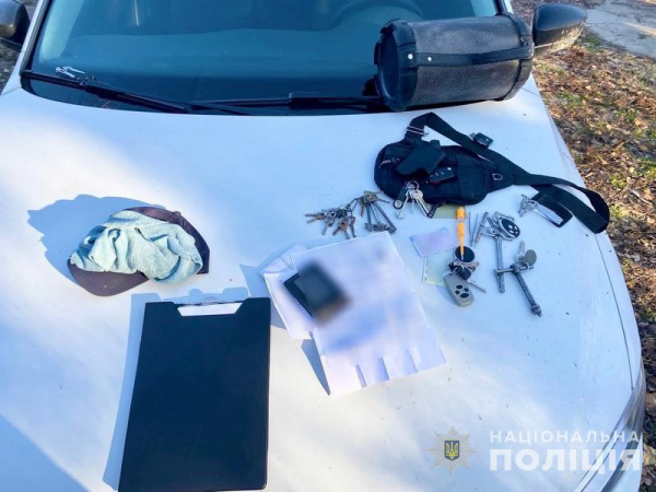 У Дніпровському районі затримали двох чоловіків, які обікрали 18 домоволодінь