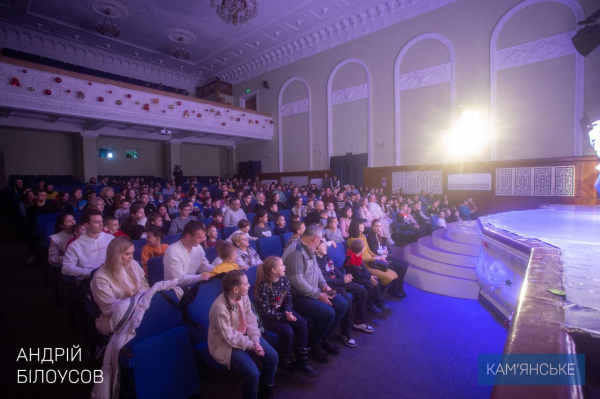 У Кам&rsquo;янському дітей привітали з прийдешніми святами