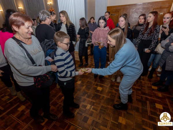 У Кам&rsquo;янському відбулася прем&rsquo;єрна вистава святкового мюзиклу &laquo;Різдвяні зустрічі&raquo;