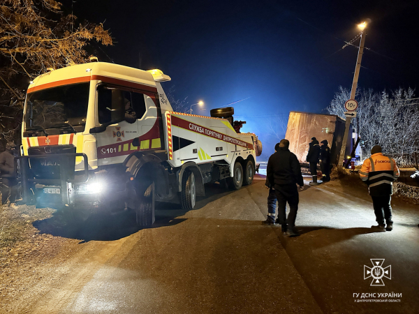 У Дніпрі через вантажівку, що перекрила рух транспорту, утворився 5-кілометровий затор