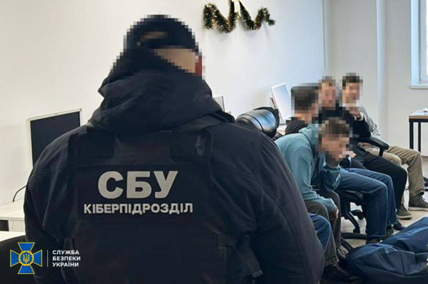 На Днепропетровщине задержаны семь участников группировки, которые выманивали деньги у родственников пленных воинов ВСУ