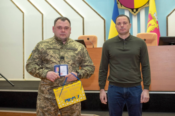 В Каменском вручили знаки отличия и награды работникам городского совета и представителям громады