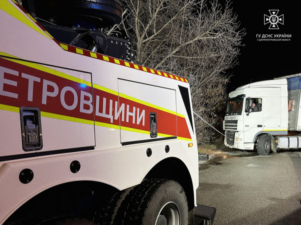 У Дніпрі через вантажівку, що перекрила рух транспорту, утворився 5-кілометровий затор