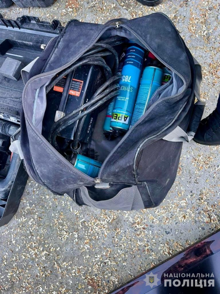 У Дніпровському районі затримали двох чоловіків, які обікрали 18 домоволодінь