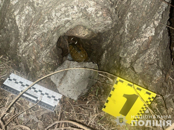 На Криворіжжі чоловік з муляжем гранати вчинив розбійний напад на продавчиню