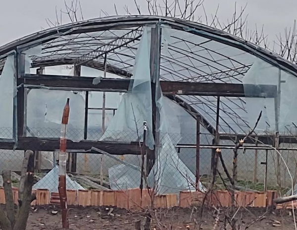 У Нікополі від ворожих атак постраждали неповнолітня дівчина та літня жінка