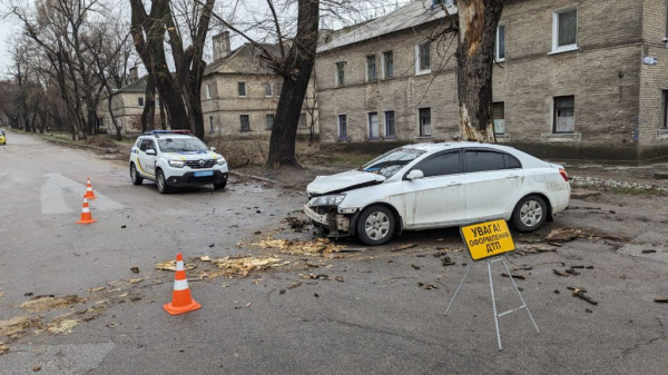 На перехресті вул. Лисенка та Чиженка у Кам&rsquo;янському зіткнулись Volkswagen та Geely