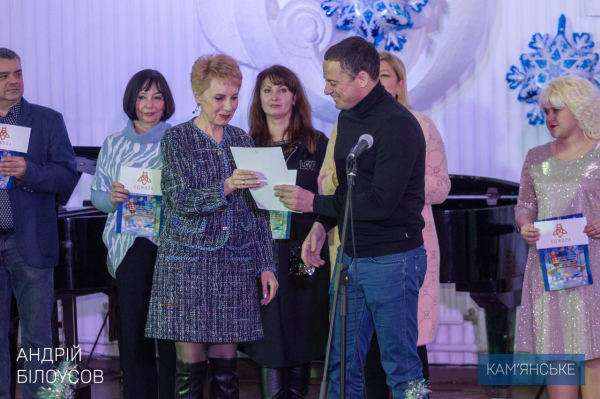 В Каменском прошёл V фестиваль колядок и щедривок «Рождественская звезда» В Каменском прошёл V фестиваль колядок и щедривок «Рождественская звезда»